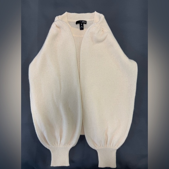 AQUA Cashmere
Puff-Sleeve Cashmere Sweater , size XS - Picture 5 of 12